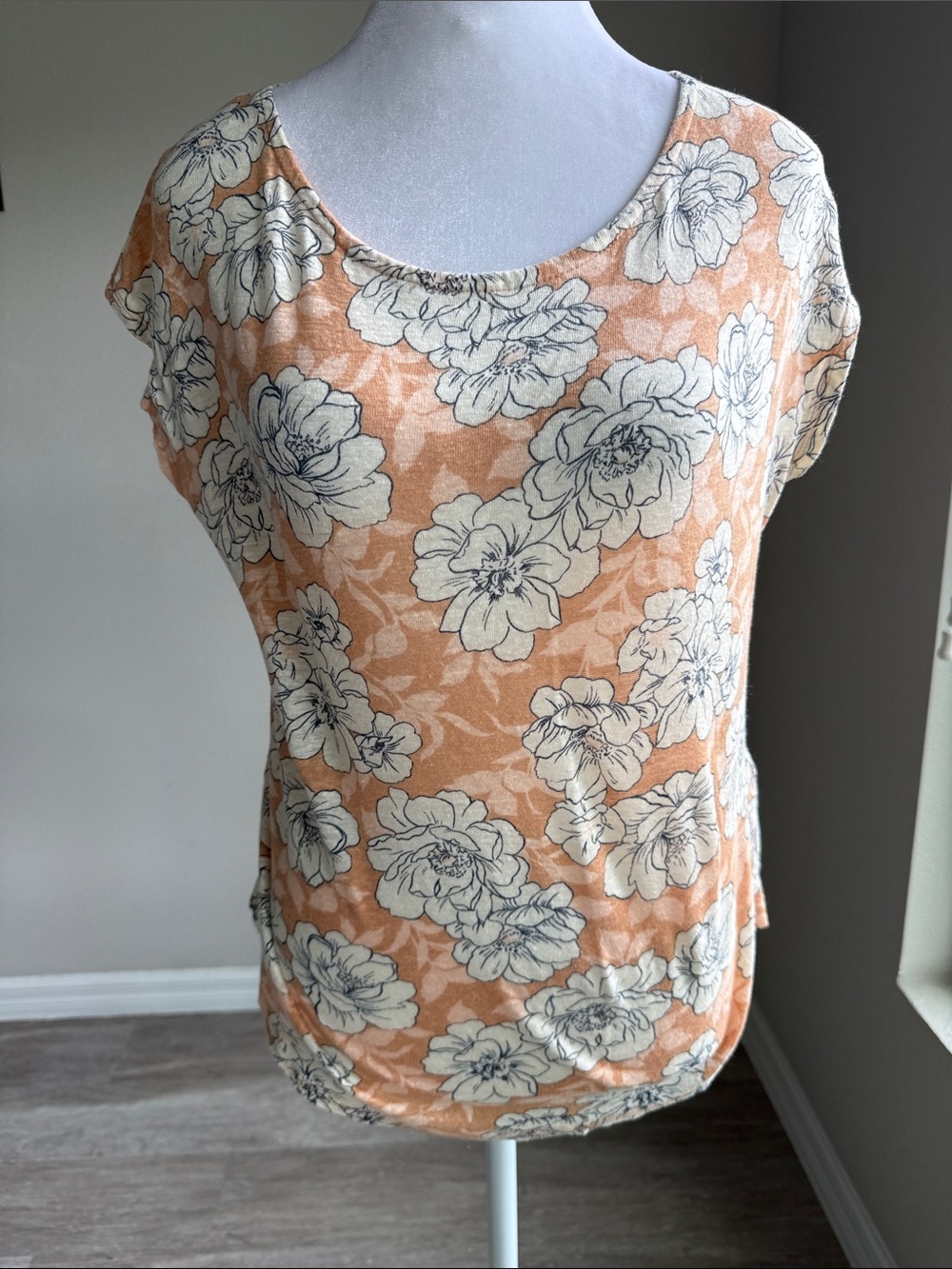 C&C California women’s scoop neck capped sleeve blouse
